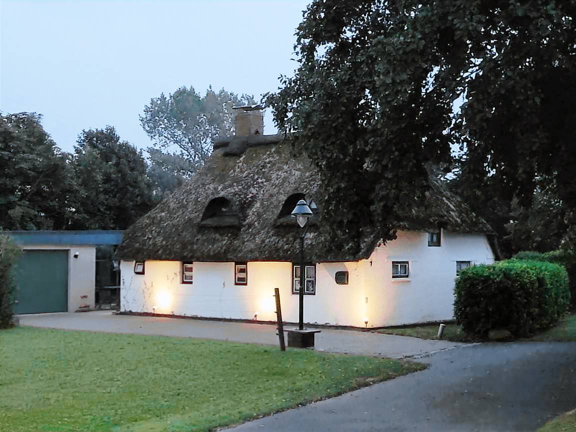 Reetdachkate Nordsee Schleswig-Holstein Reetdach-Ferienhaus Nordseek�ste bei Friedrichskoog